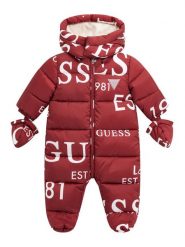 Guess Kombinezon zimowy H5BW00 WCFM0 Czerwony Regular Fit. Czerwone buty zimowe chłopięce Guess, z aplikacjami, z syntetyku, bez zapięcia. Za 299.99 zł.