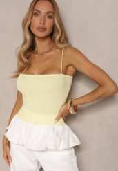 Żółty Top z Prążkowanego Materiału Ozdobiony Falbanką Aluossa. Żółte t-shirty i topy dla dziewczynek Renee, bez wzorów, z jeansu, bez ramiączek. Za 59.99 zł.