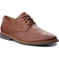 Półbuty CLARKS - Atticus Lace 261361567 Mohogany Leather. Półbuty na co dzień męskie marki Clarks. W wyprzedaży za 229.00 zł.
