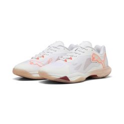 Damskie buty do piłki ręcznej Vantage NITRO™ PUMA. Białe obuwie sportowe damskie Puma, bez wzorów, do piłki ręcznej. Za 509.99 zł.