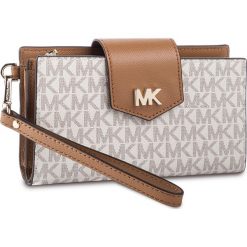 Duży Portfel Damski MICHAEL MICHAEL KORS - Wristlets 32T9GFDW7B Vanilla/Acrn. Brązowe portfele damskie marki MICHAEL Michael Kors, bez wzorów, ze skóry ekologicznej. Za 489.00 zł.