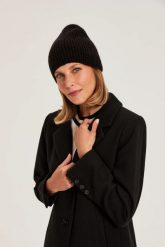 Czapka beanie czarna. Czarne czapki i kapelusze damskie MOODO, bez wzorów, z elastanu. Za 39.99 zł.