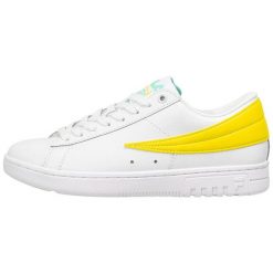 Buty do chodzenia damskie Fila Highflyer L. Białe obuwie sportowe damskie Fila, bez wzorów, trekkingowe. W wyprzedaży za 193.00 zł.