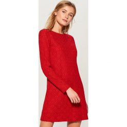 Koronkowa sukienka - Czerwony. Czerwone sukienki damskie Mohito, z koronki. Za 129.99 zł.