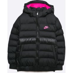 Nike Kids - Kurtka dziecięca 122-170 cm. Czarne kurtki i płaszcze dla chłopców Nike Kids, bez wzorów, z materiału, z kapturem. W wyprzedaży za 179.90 zł.