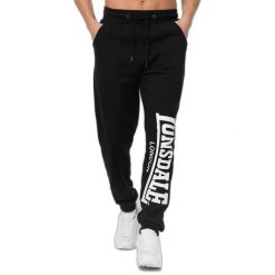 Spodnie dresowe z dużym logo Lonsdale. Czarne spodnie sportowe męskie Lonsdale, s, bez wzorów, z dresówki. Za 217.50 zł.