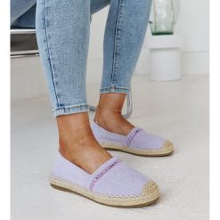 Fioletowe espadryle z cyrkoniami Abia. Fioletowe espadryle damskie na lato, bez wzorów, z gumy, z okrągłym noskiem, bez obcasa, bez zapięcia. Za 74.48 zł.