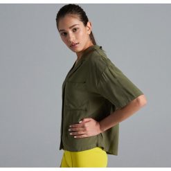 Koszula oversize w piżamowym stylu - Khaki. Koszule damskie marki Cropp. W wyprzedaży za 29.99 zł.