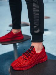 Buty męskie wsuwane sneakersy z siateczki - czerwone V2. Czerwone buty sportowe męskie Ombre Clothing, z gumy, bez zapięcia. W wyprzedaży za 134.99 zł.