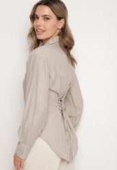 Ciemnobeżowa Koszula z Usztywnionymi Ramionami Ozdobiona Sznurkiem Meroriela. Brązowe bluzki damskie Born2be, uniwersalny, bez wzorów, z jeansu, eleganckie, bez kołnierzyka, bez ramiączek. Za 89.99 zł.