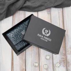 Portfel damski skórzany granatowy w orientacji poziomej RFID Paolo Peruzzi AL-15-NV. Niebieskie portfele damskie Paolo Peruzzi, z aplikacjami, ze skóry. Za 79.00 zł.