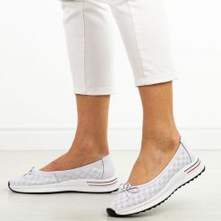 Białe skórzane baleriny damskie Filippo Dp6718/26. Białe baleriny damskie Filippo, na jesień, w ażurowe wzory, z jeansu, biznesowe, bez obcasa, na płaskiej podeszwie. W wyprzedaży za 192.72 zł.