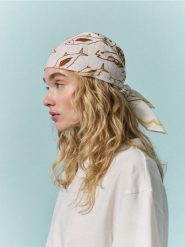 Bawełniana apaszka - ciemnobrązowy. Brązowe szaliki i chusty damskie Reserved, bez wzorów, z bawełny. Za 59.99 zł.