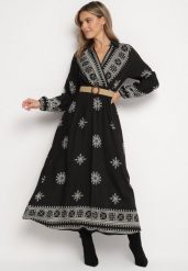 Czarna Kopertowa Sukienka z Wiskozą z Paskiem i Gumką w Talii w Etniczny Wzór Zindoria. Czarne sukienki damskie Born2be, na co dzień, m, bez wzorów, z wiskozy, eleganckie, bez kołnierzyka, bez ramiączek, maxi, kopertowe. Za 59.99 zł.