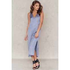 NA-KD Exclusive Sukienka z dekoltem V i rozcięciami - Blue. Sukienki damskie marki NA-KD Exclusive. W wyprzedaży za 48.58 zł.