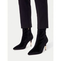 Botki Nine West. Czarne botki damskie Nine West, bez obcasa, na szpilce, bez zapięcia. Za 329.99 zł.