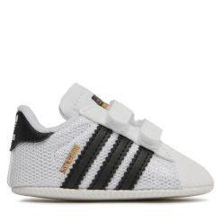 Sneakersy adidas. Białe trampki i tenisówki chłopięce Adidas, bez wzorów, bez zapięcia. Za 169.99 zł.