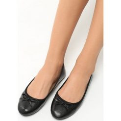 Czarne Balerinki Centry. Baleriny damskie Born2be, z materiału. Za 49.99 zł.
