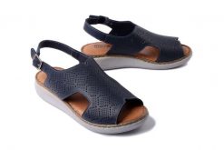 ARTIKER RELAKS 56C2523 granatowy, sandały damskie. Niebieskie sandały damskie Artiker Relaks, bez wzorów, bez obcasa, bez zapięcia. Za 167.93 zł.