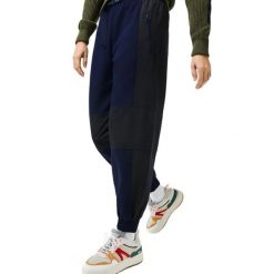 Spodnie turystyczne damskie Lacoste Badge. Niebieskie spodnie dresowe damskie Lacoste, xs, z aplikacjami, z bawełny, trekkingowe. Za 447.00 zł.