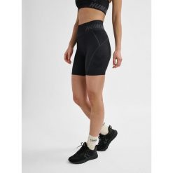 Damskie buty z wysokim stanem na udach Hummel TE Christel. Czarne obuwie sportowe damskie Hummel, bez wzorów, z materiału, do piłki nożnej. Za 141.00 zł.