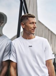 4F T-shirt regular z nadrukiem męski 4F x Robert Lewandowski - biała XXL. Białe t-shirty męskie 4f, l, bez wzorów, z bawełny, sportowe, bez kołnierzyka. Za 99.99 zł.