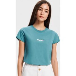 T-shirt z minimalistycznym napisem - Niebieski. T-shirty damskie marki Reserved. Za 19.99 zł.