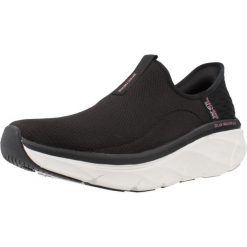 Buty SKECHERS SLIP-INS 150099S DLUX WALKER 2.0 Czarny. Czarne obuwie sportowe damskie Skechers, bez wzorów, z tkaniny, trekkingowe, Skechers Sport. Za 305.99 zł.