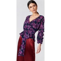 NA-KD Bluzka z wiązaniem w pasie - Purple,Multicolor. Bluzki damskie marki NA-KD. W wyprzedaży za 36.58 zł.