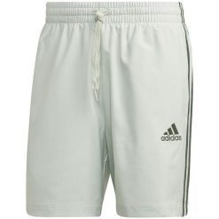 Spodenki męskie adidas AeroReady Essentials Chelsea 3-Stripes Shorts beżowe. Czarne krótkie spodenki sportowe męskie Adidas, m, bez wzorów, na fitness i siłownię. Za 105.99 zł.