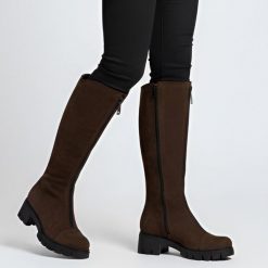 Kozaki damskie Simen, zamszowe z podeszwą z tworzywa i na stabilnym klocku, brązowe, 4259A-W. Brązowe kozaki damskie Simen, z weluru, bez obcasa. Za 543.99 zł.