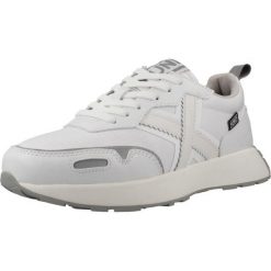 Buty MUNICH 8907070M Biały. Białe kapcie damskie munich, bez wzorów, z materiału, na fitness i siłownię. Za 513.35 zł.