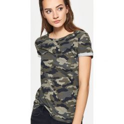 Koszulka moro - Khaki. T-shirty damskie Cropp. Za 29.99 zł.