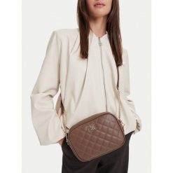 Torebka Nine West. Brązowe torebki do ręki damskie Nine West, bez wzorów, klasyczne, bez dodatków. Za 199.99 zł.
