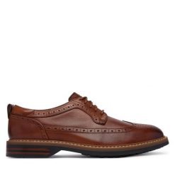 Półbuty Clarks. Brązowe półbuty na co dzień męskie Clarks, bez zapięcia. Za 479.99 zł.