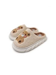 Wsuwane kapcie teddy z motywem misia - kremowy. Białe kapcie damskie Sinsay, bez wzorów. Za 32.99 zł.
