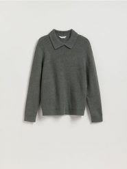 Sweter polo z dodatkiem wełny - szary. Szare swetry przez głowę męskie Reserved, l, bez wzorów, z dzianiny, bez kołnierzyka. Za 159.99 zł.