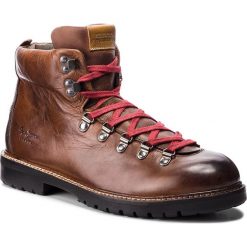 Trapery PEPE JEANS - Sherpa Boot Lth PMS50165 Brown 878. Brązowe śniegowce i trapery męskie Pepe Jeans, z jeansu. W wyprzedaży za 399.00 zł.