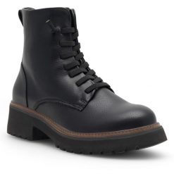Botki Clara Barson. Czarne botki damskie Clara Barson, bez obcasa, na płaskiej podeszwie, bez zapięcia. Za 169.99 zł.