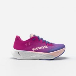 Buty do biegania damskie Kiprun Kipride. Czerwone obuwie sportowe damskie KIPRUN, bez wzorów, do biegania. Za 499.99 zł.