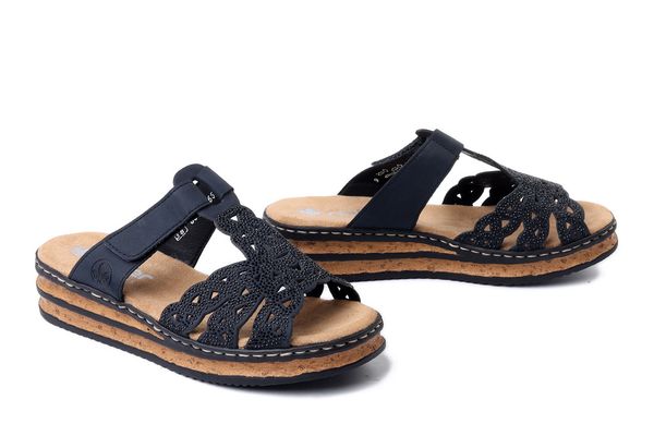 RIEKER 62986-14 blue, klapki damskie. Niebieskie klapki damskie Rieker, bez wzorów, bez obcasa. Za 319.90 zł.