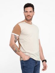Męski t-shirt z elastanem z kolorowymi rękawami - brązowy V1 - Rozmiar: L. Brązowe t-shirty męskie Ombre Clothing, l, bez wzorów, z bawełny, klasyczne, bez kołnierzyka. W wyprzedaży za 29.99 zł.