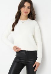 Biały Puchaty Sweter Wełniany Helmintts. Białe swetry damskie Born2be, bez wzorów, z tkaniny, bez kołnierzyka, bez ramiączek, długie, bez kaptura. Za 44.99 zł.