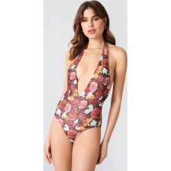 NA-KD Swimwear Kostium kąpielowy wiązany na szyi - Red,Multicolor. Czerwone kostiumy jednoczęściowe damskie NA-KD Swimwear. Za 19.95 zł.
