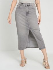 Jeansowa spódnica midi z rozcięciem - szary. Szare spódnice damskie Sinsay, bez wzorów, z jeansu, midi. Za 59.99 zł.