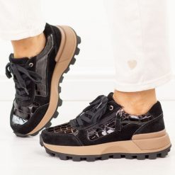 Czarne skórzane półbuty damskie Filippo Dp7988/26. Czarne półbuty damskie Filippo, bez wzorów, z dzianiny, bez obcasa, bez zapięcia. Za 299.00 zł.