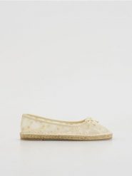 Transparentne espadryle - złamana biel. Espadryle damskie Reserved. W wyprzedaży za 109.99 zł.