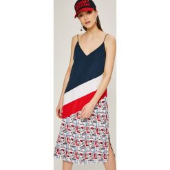 Tommy Jeans - Sukienka. Sukienki damskie marki Tommy Jeans. W wyprzedaży za 429.90 zł.