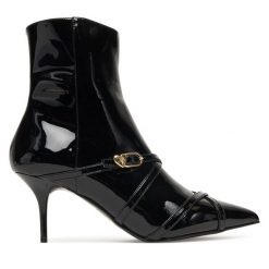 Botki LOVE MOSCHINO. Czarne botki damskie Love Moschino, bez obcasa, na szpilce, bez zapięcia. Za 989.99 zł.