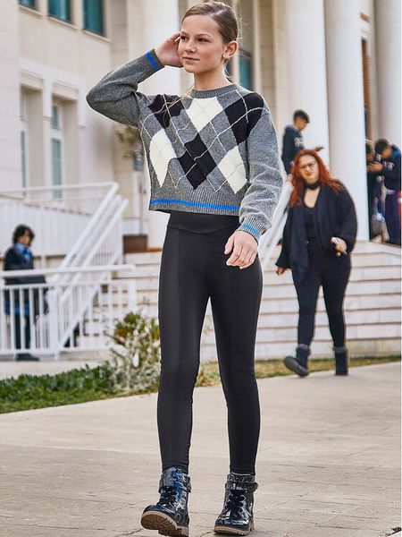 Mayoral Legginsy 7.744 Czarny Slim Fit. Czarne legginsy dla dziewczynek Mayoral, bez wzorów, z syntetyku. Za 69.99 zł.